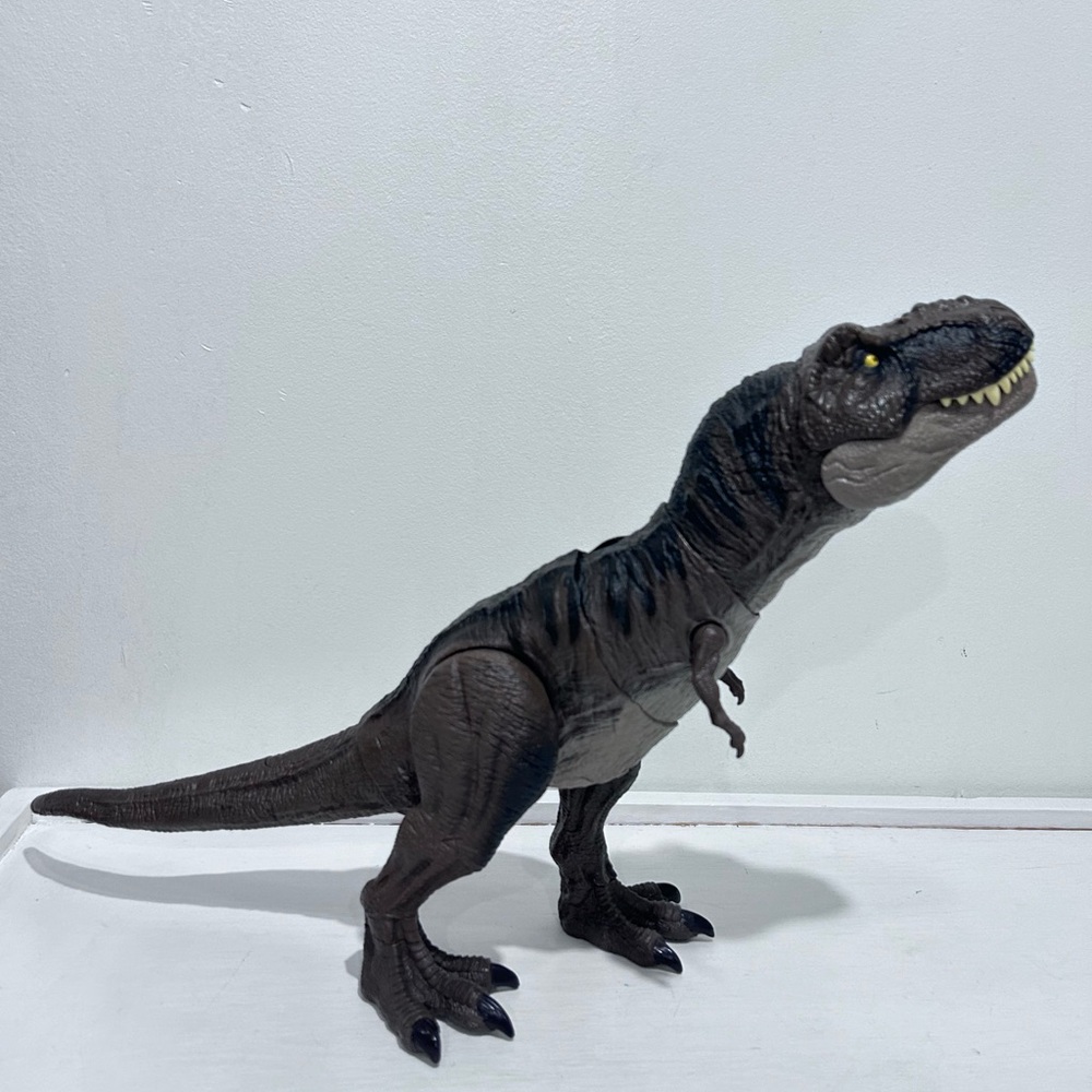 Jurassic World Dominion Thrash 'n Devour Tyrannosaurus Rex with Sound &‎ Motion